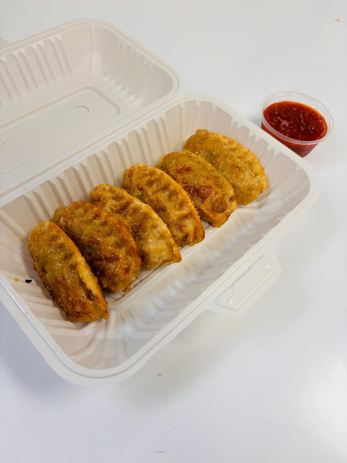 Fried momos with chutney